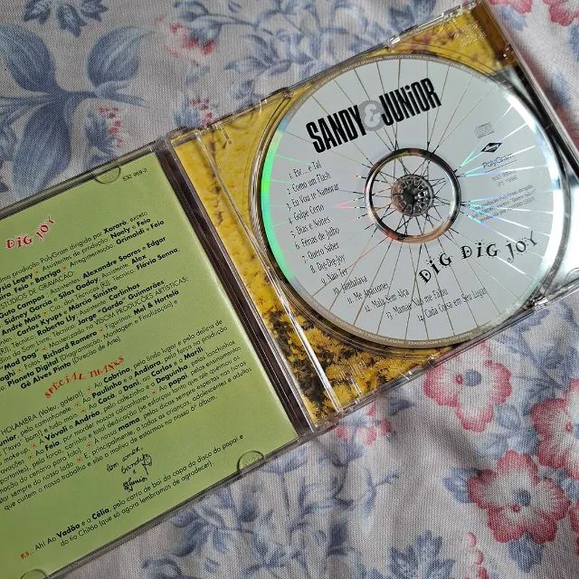 CD: Dig Dig Joy - Sandy & Junior - Foto 3
