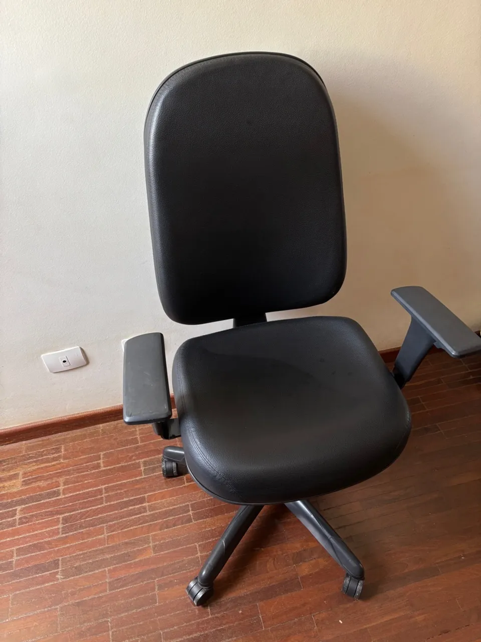 Cadeira de Escritório Ergonômica Preta