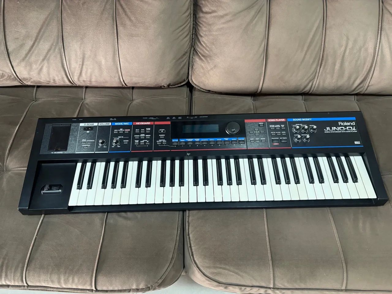 Teclado Roland Juno-Di