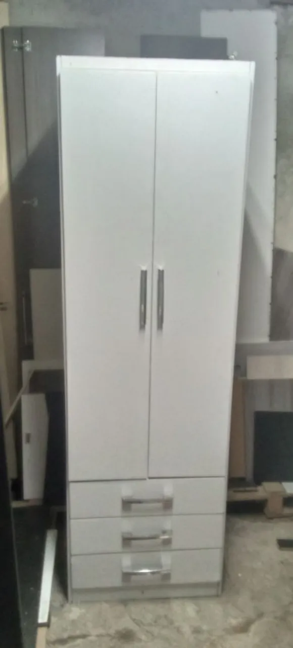 Guarda-Roupa Branco com Gavetas