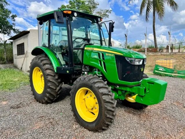 Trator John  Deere 5090E 2017