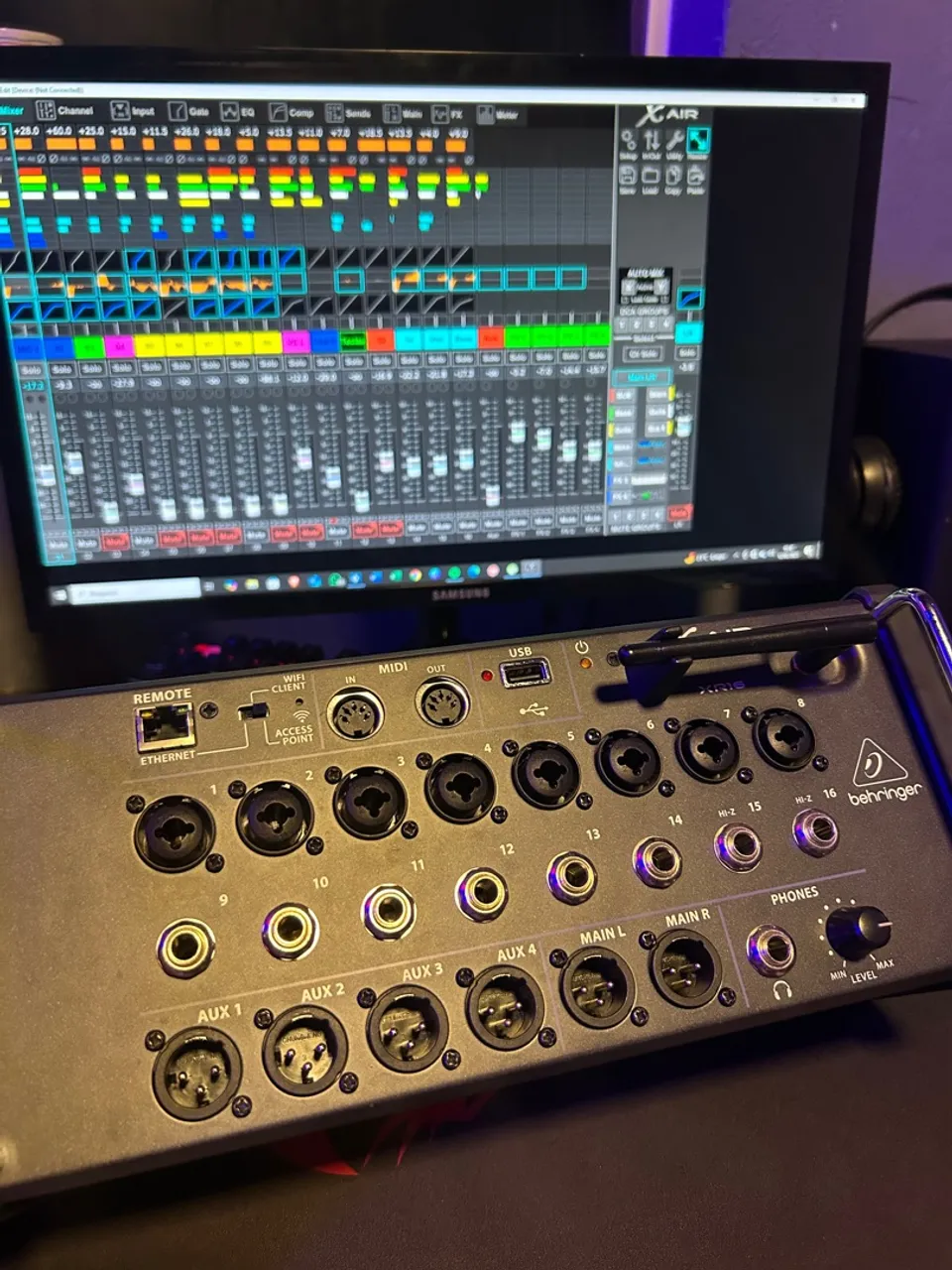 Mesa de Som Behringer X Air 16
