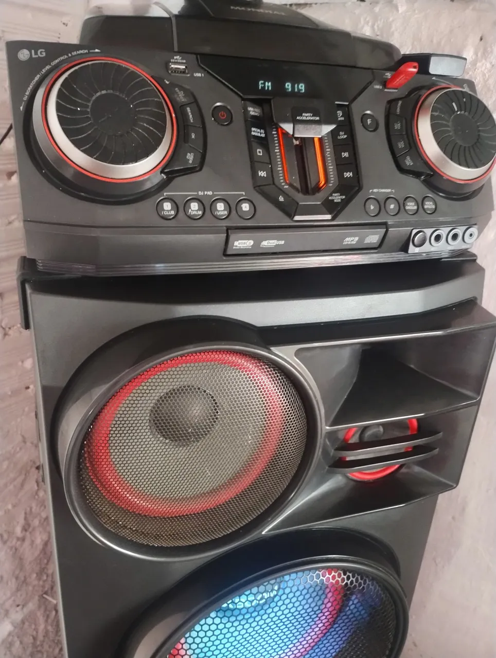 Som LG xbom CL 98 (81) 3.500 whats som pra tocar festacad, Party Accelerator e entrada USB