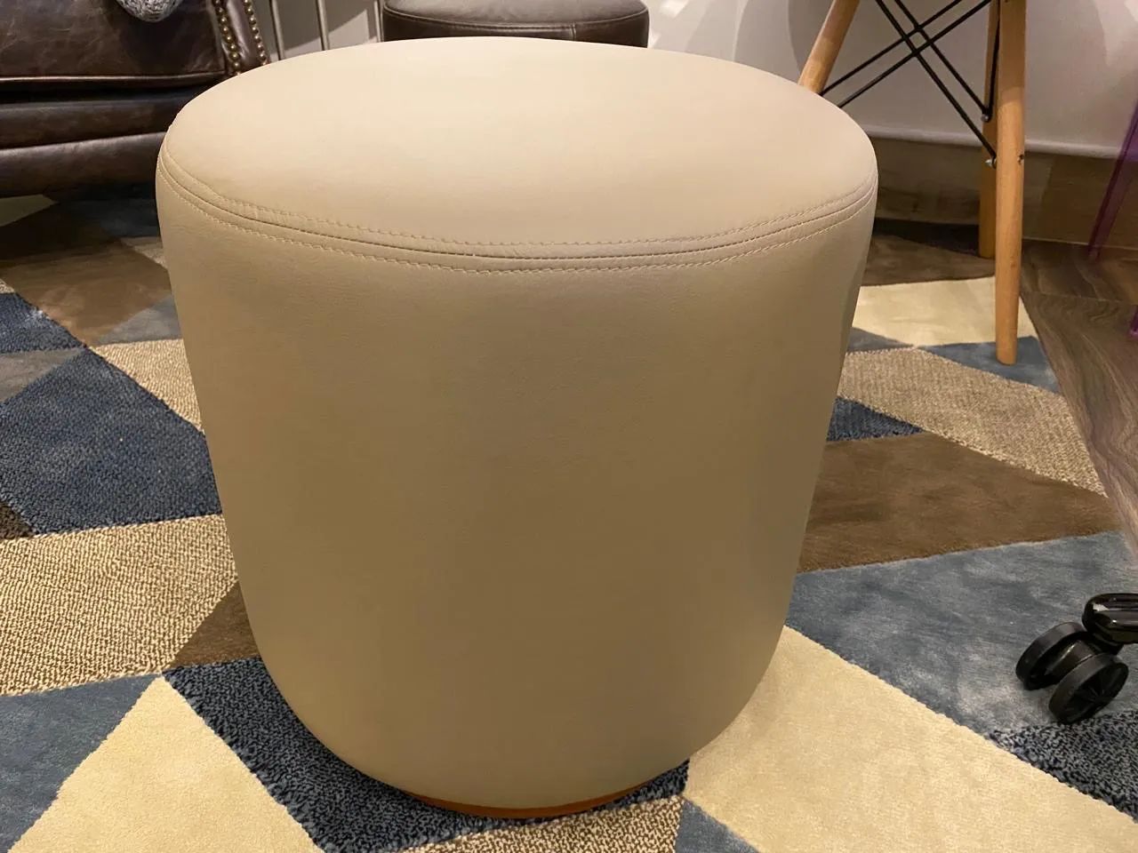 Puf de Couro Premium