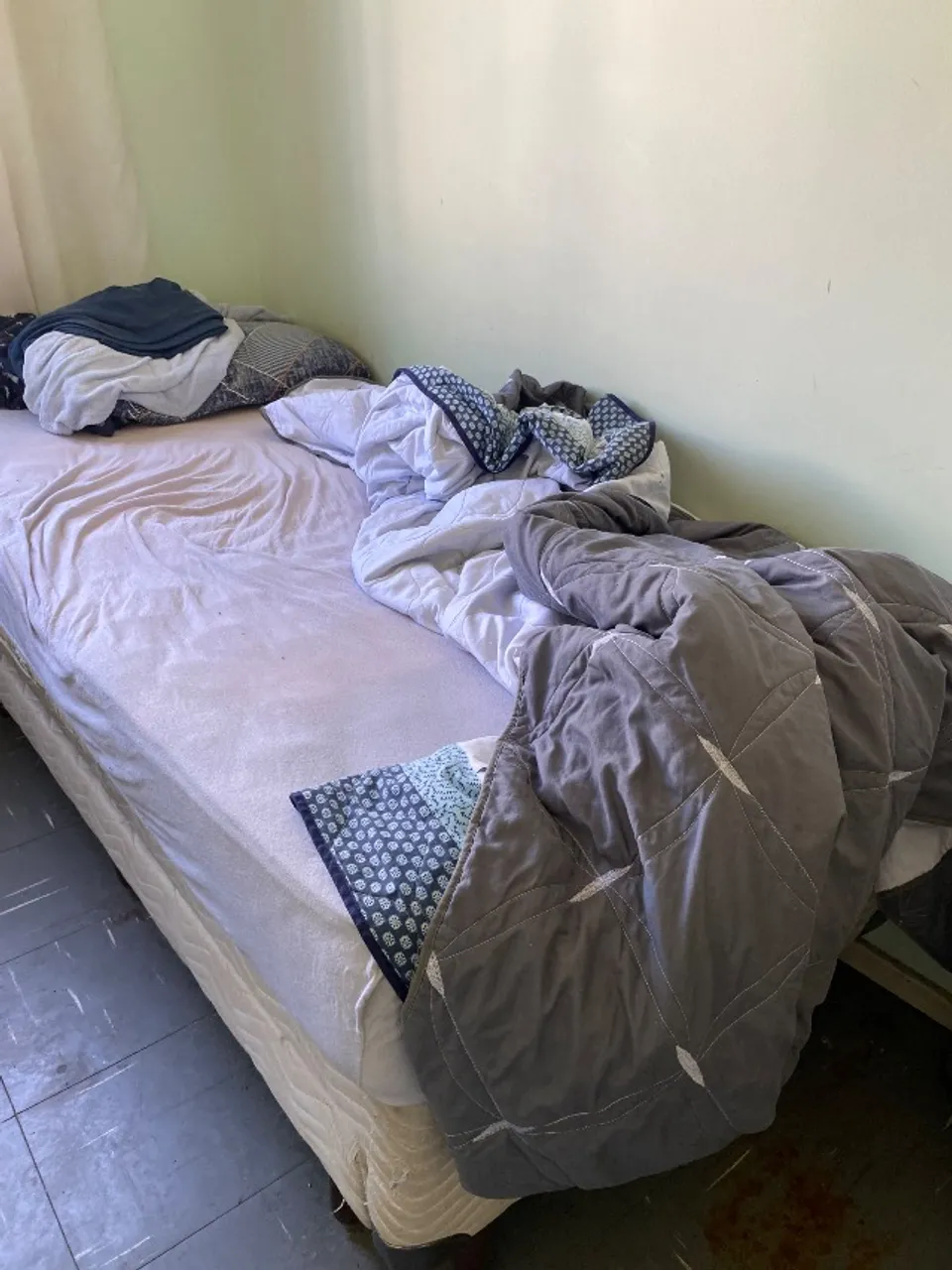 Cama Box Ortobom com cama auxiliar solteiro