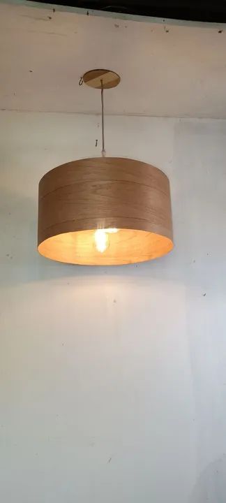 Luminária em madeira cedro 