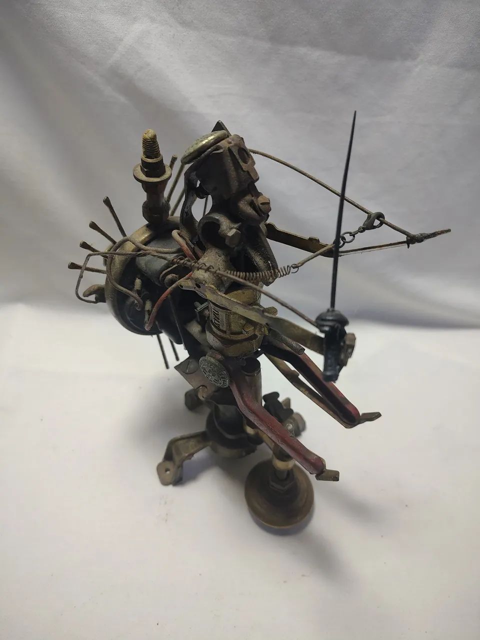 Escultura Steampunk: Arte com Peças Recicladas