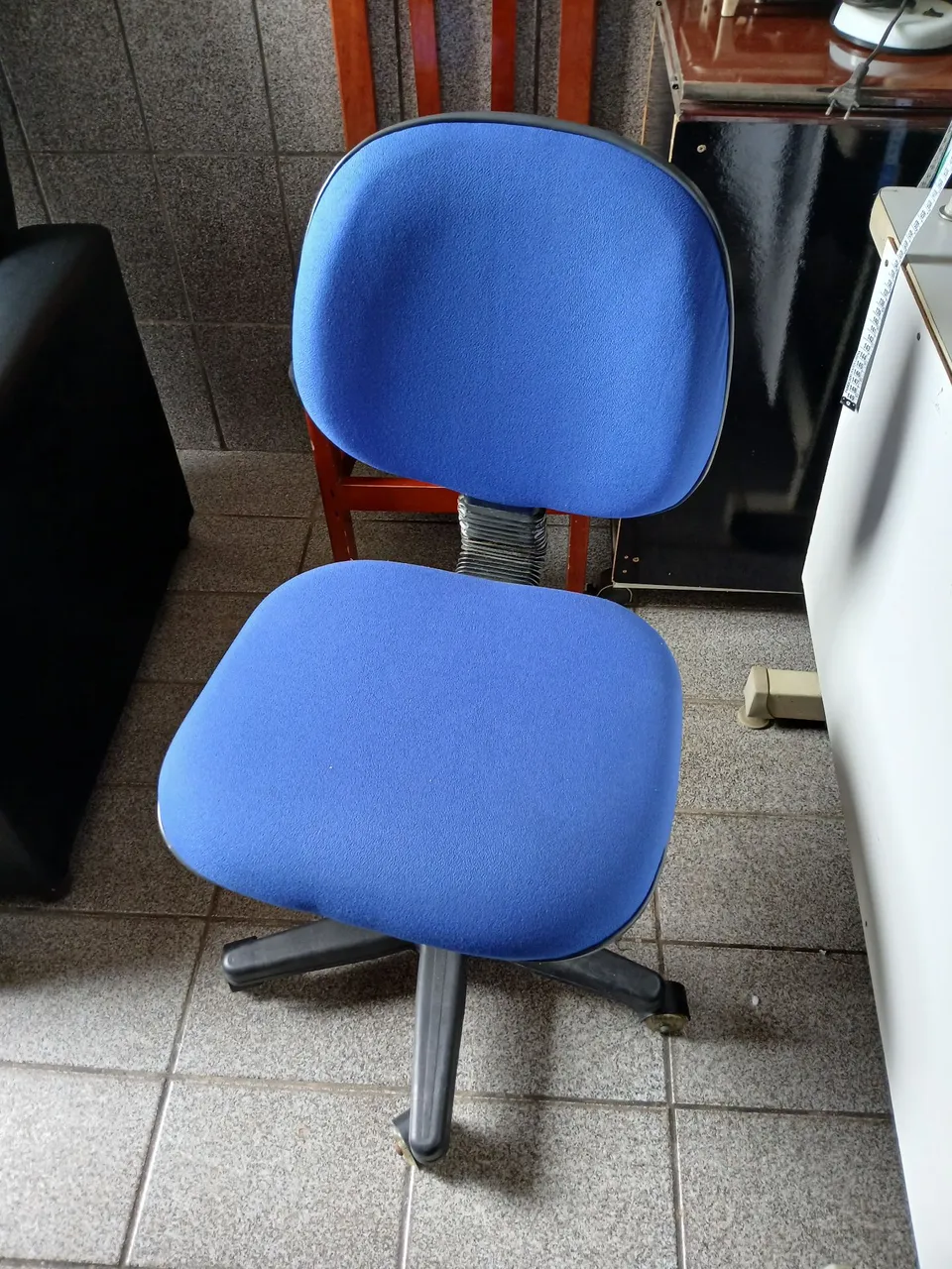 Cadeira com Reg. de altura 110 R$
