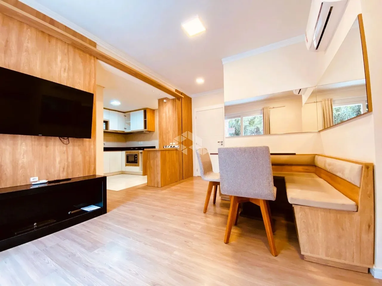 A venda apartamento de 1 dormitório sendo 1 suíte, localizado no centro de canela.