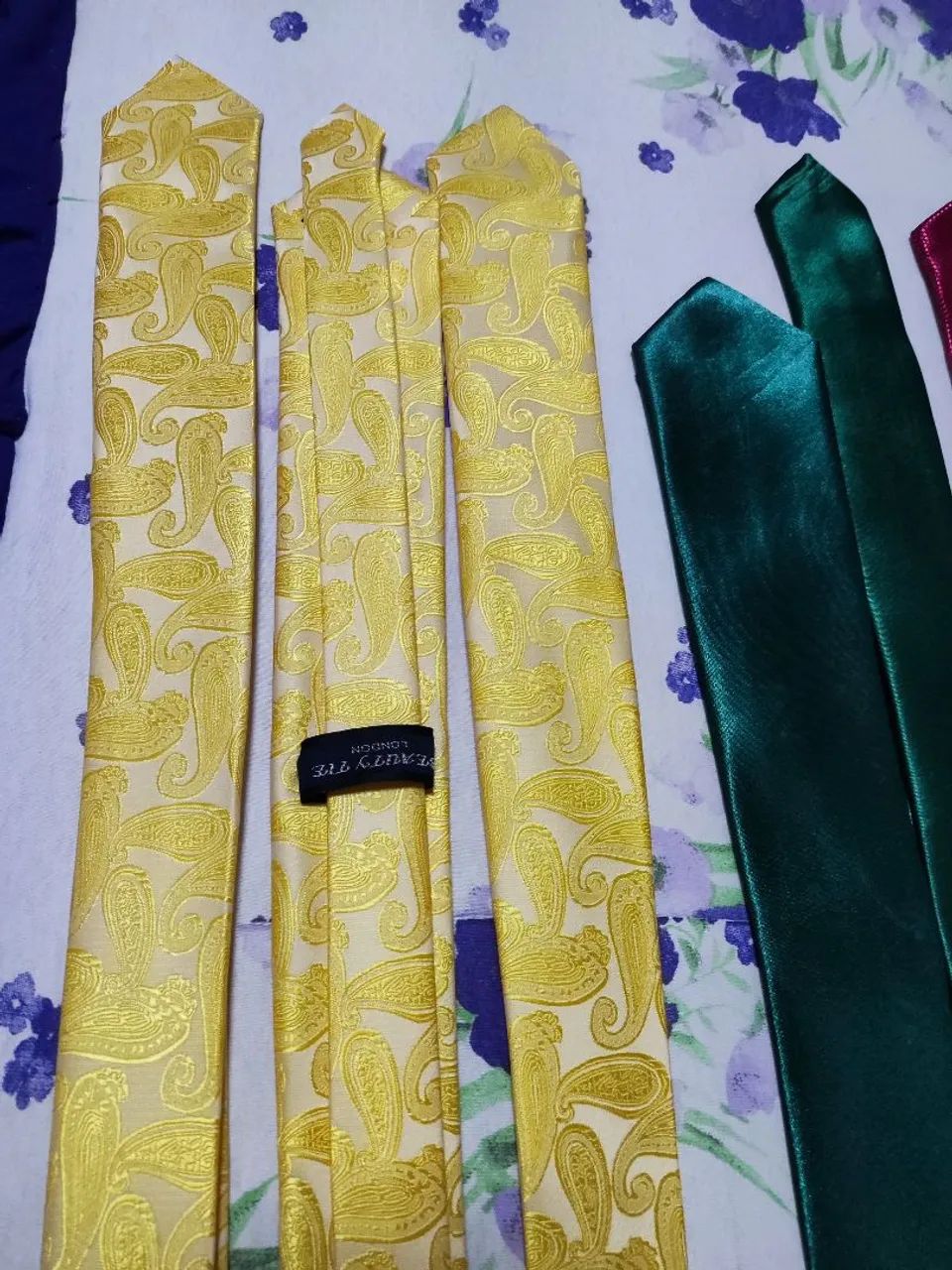 Gravatas avulsas - Ultmas peças - Cores e modelos variados - Foto 5