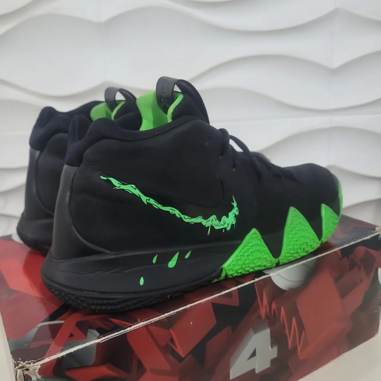 Tênis Kyrie Irving 4  halloween  - Foto 4