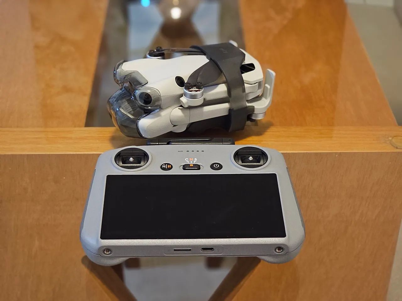 Drone DJI Mini 4 Pro - Controle com Tela - Uma Bateria - Segue  - Foto 3