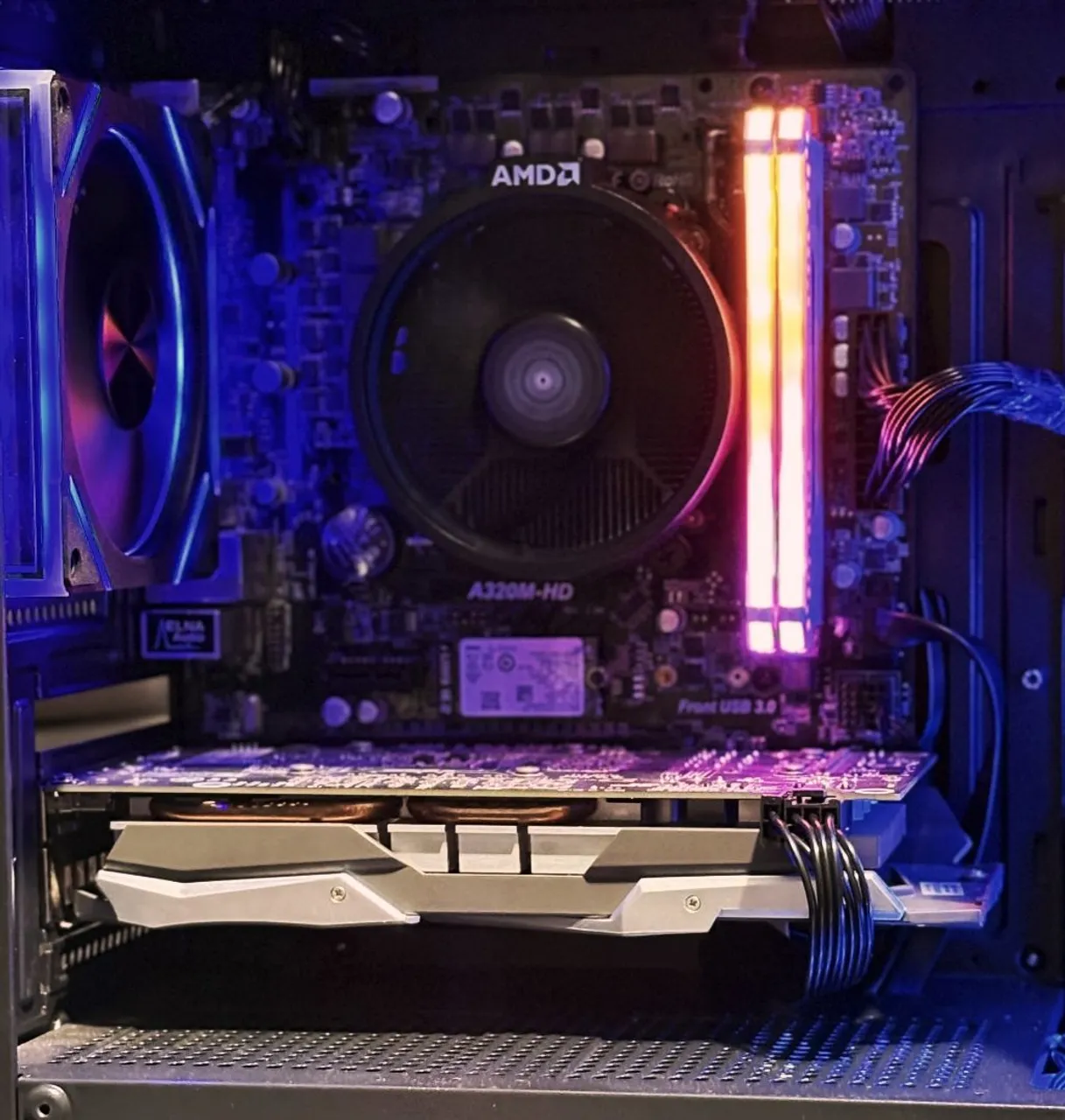 Kit Ryzen 5 + A320 + 16GB RAM Corsair