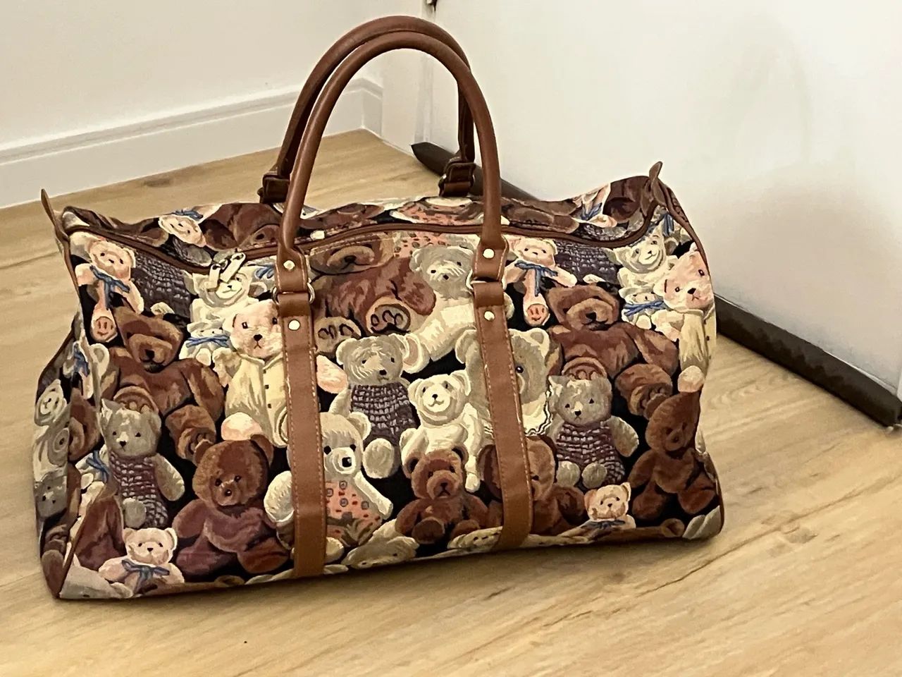 Bolsa de viagem com estampa de ursinhos