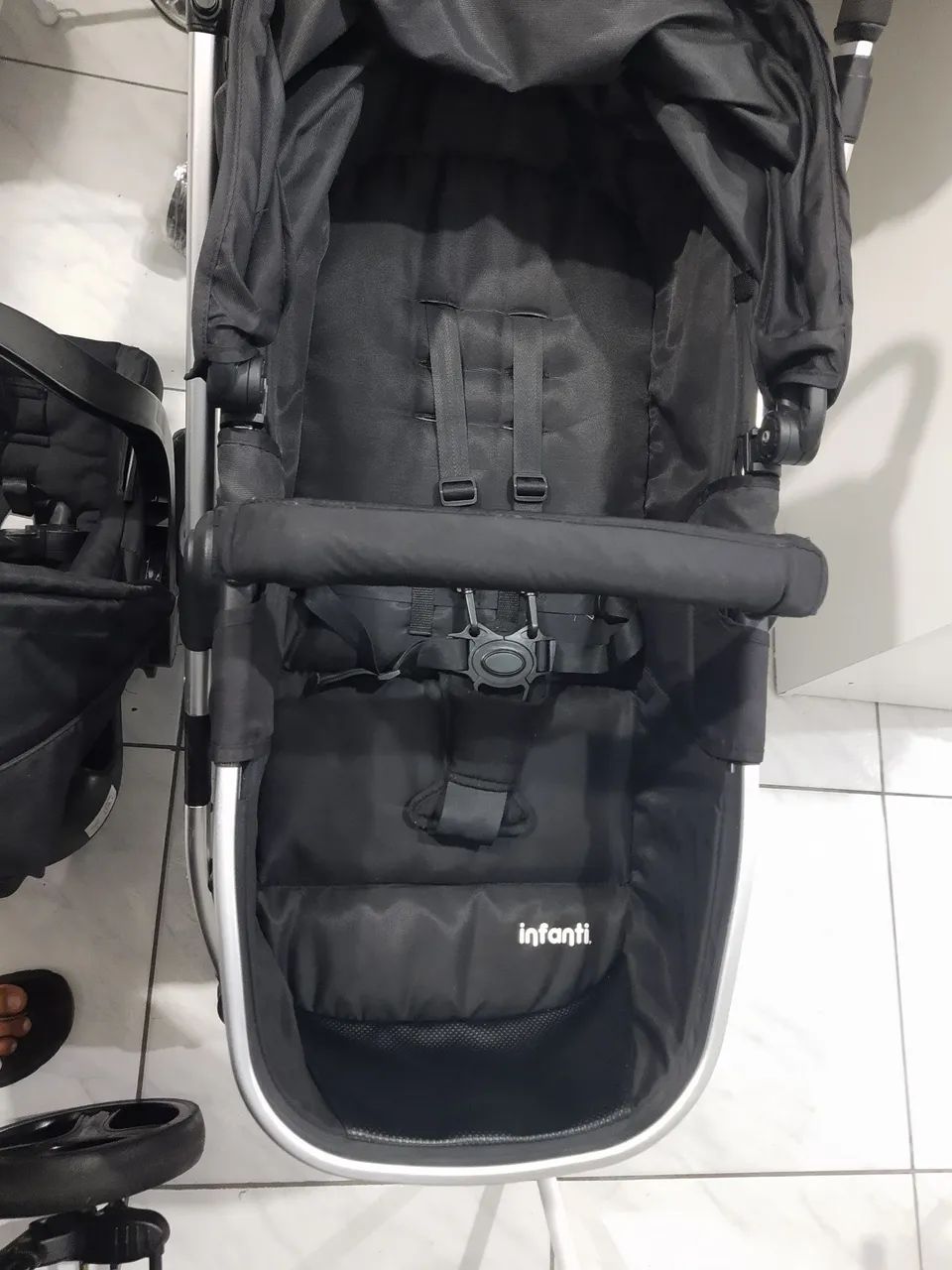 Carrinho de bebê Infanti epic novinho  R$:1.199 em até 10 vezes sem juros no cartão  - Foto 6