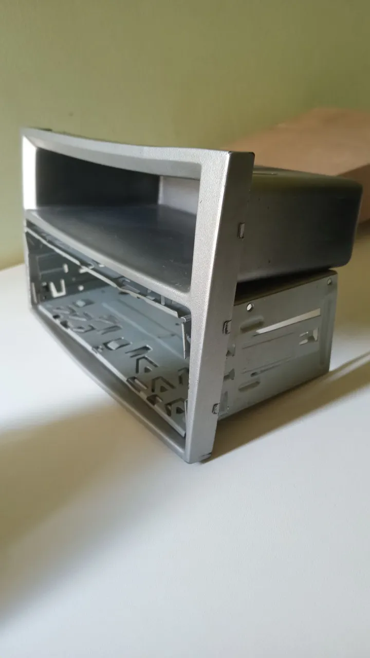 Moldura Suporte Rádio C/Cinta Metálica + Porta Treco