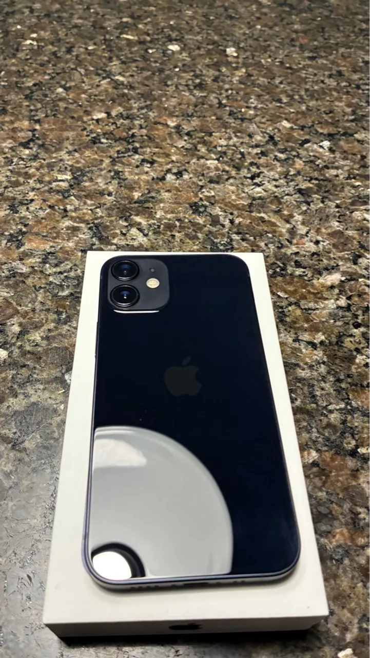 iPhone 12 mini sem marcas de uso