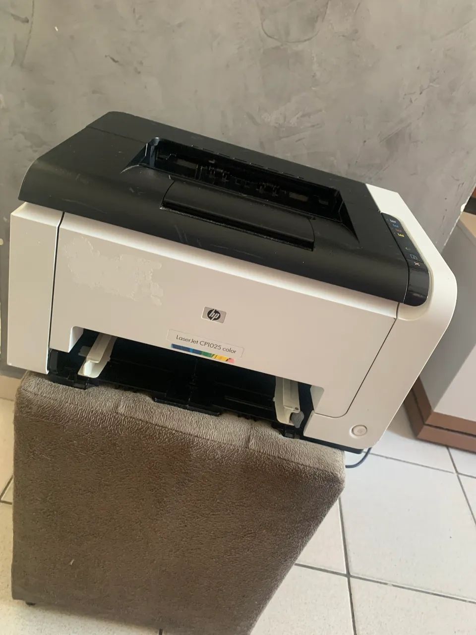 Impressora semi nova em perfeito estado HP Laser CP1025 color - Foto 4