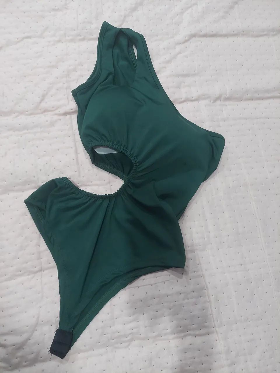 Body verde com recorte - Tamanho P