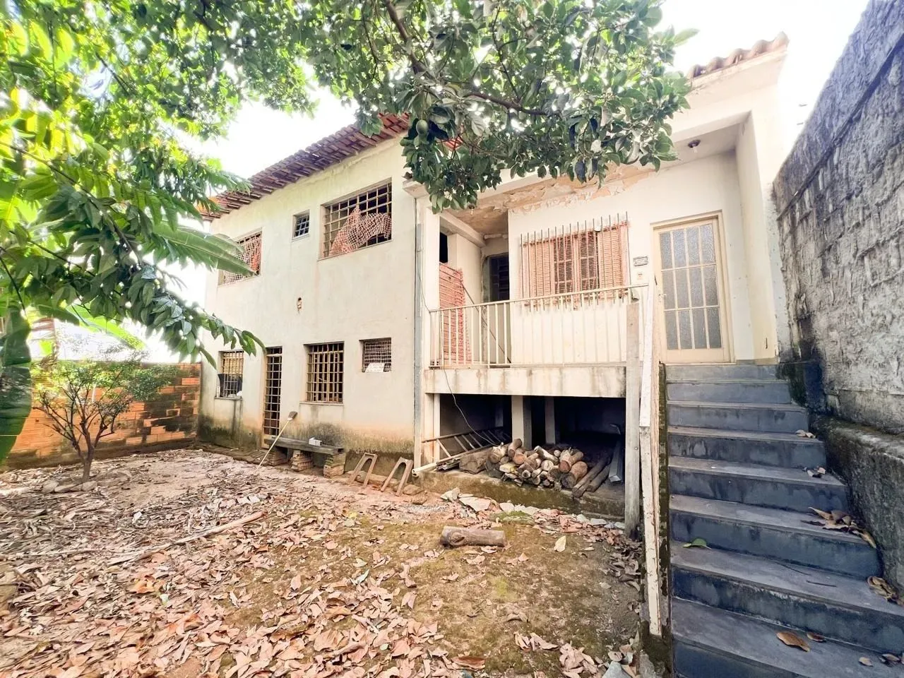 LOTE COM CASA A VENDA I BAIRRO SERRANO.