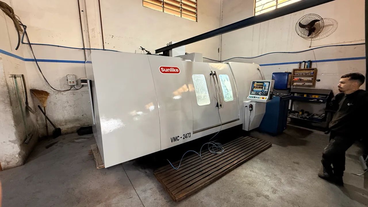 Vendo centro de usinagem sunlike VMC 2473