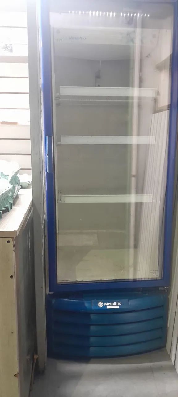 Freezer e Expositor Vertical Metalfrio 581 - Foto 2