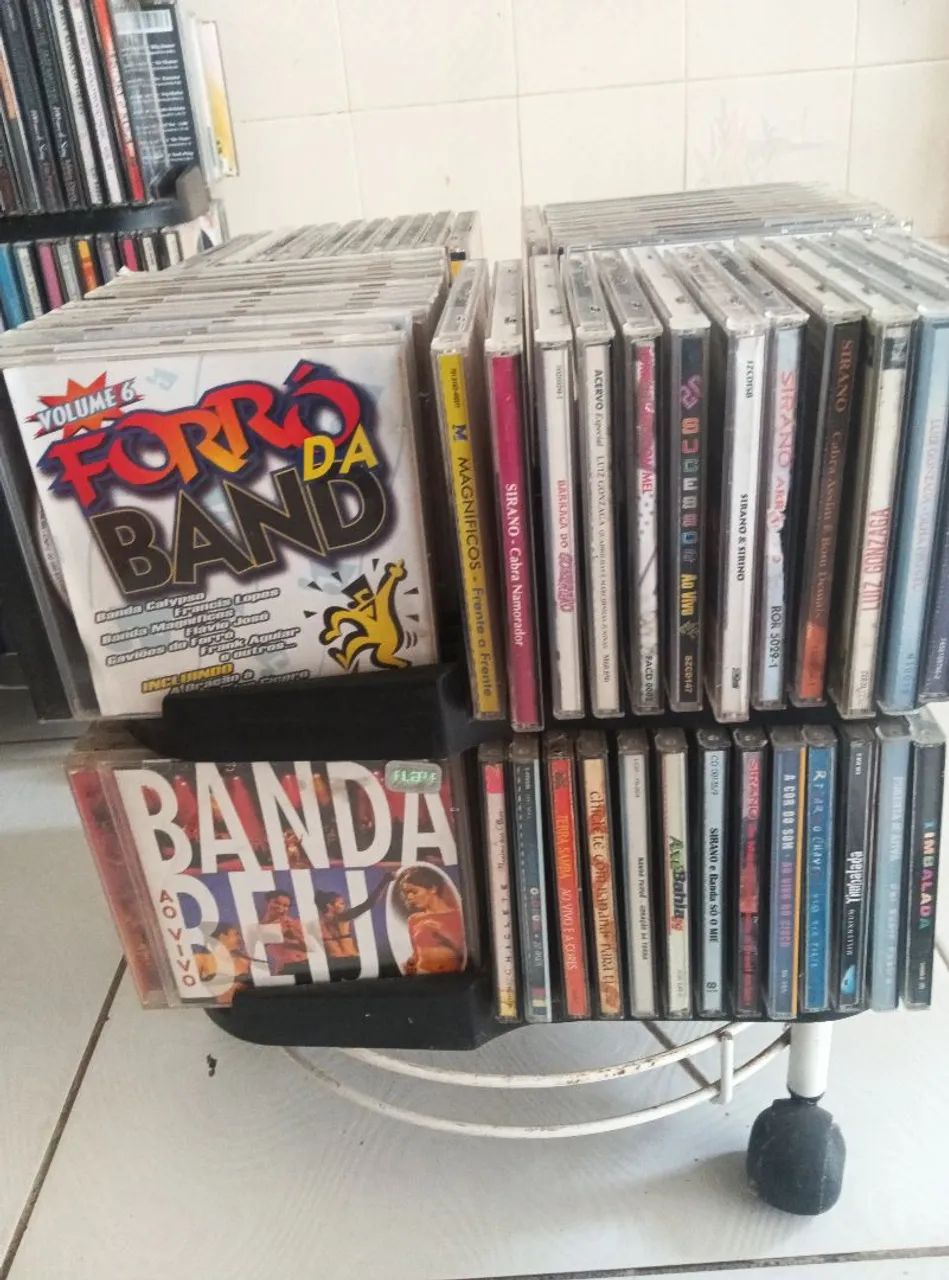 Um lote de 1550 CDs originais R$ 4.650,00 - CDs, DVDs etc