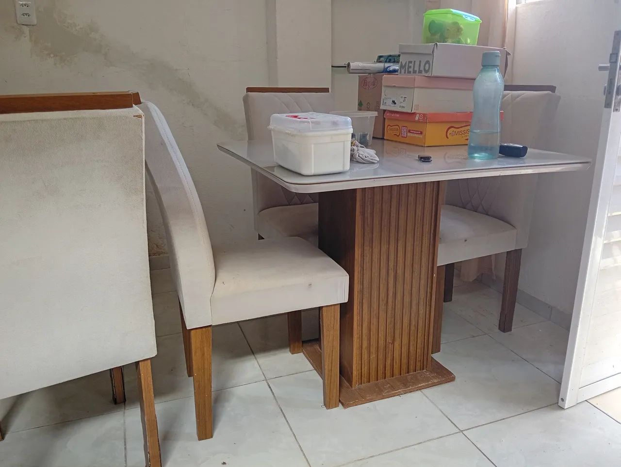 Vende-se mesa com 4 cadeiras - Foto 3