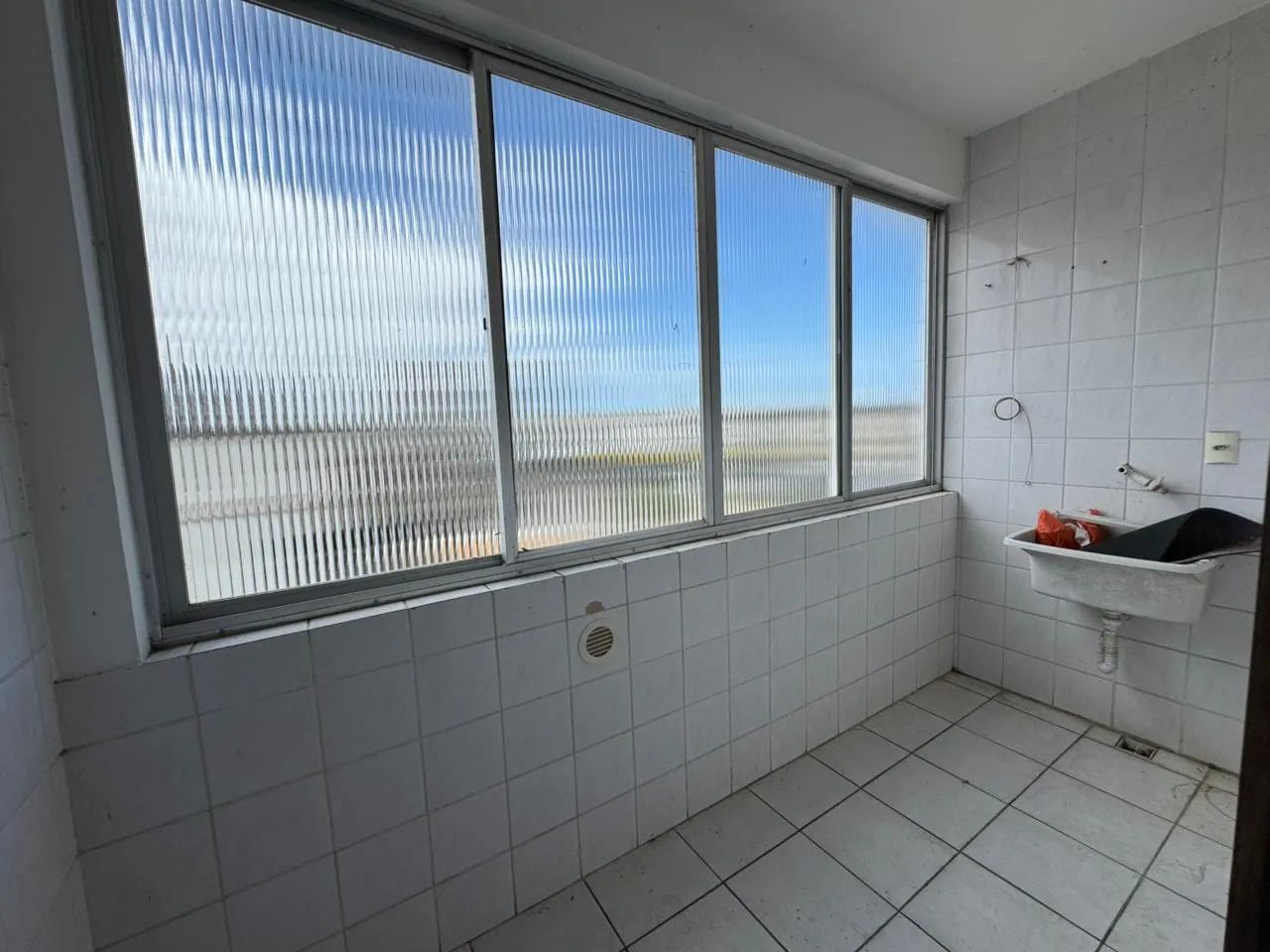APARTAMENTO NO CENTRO DE SOMBRIO! - Foto 4