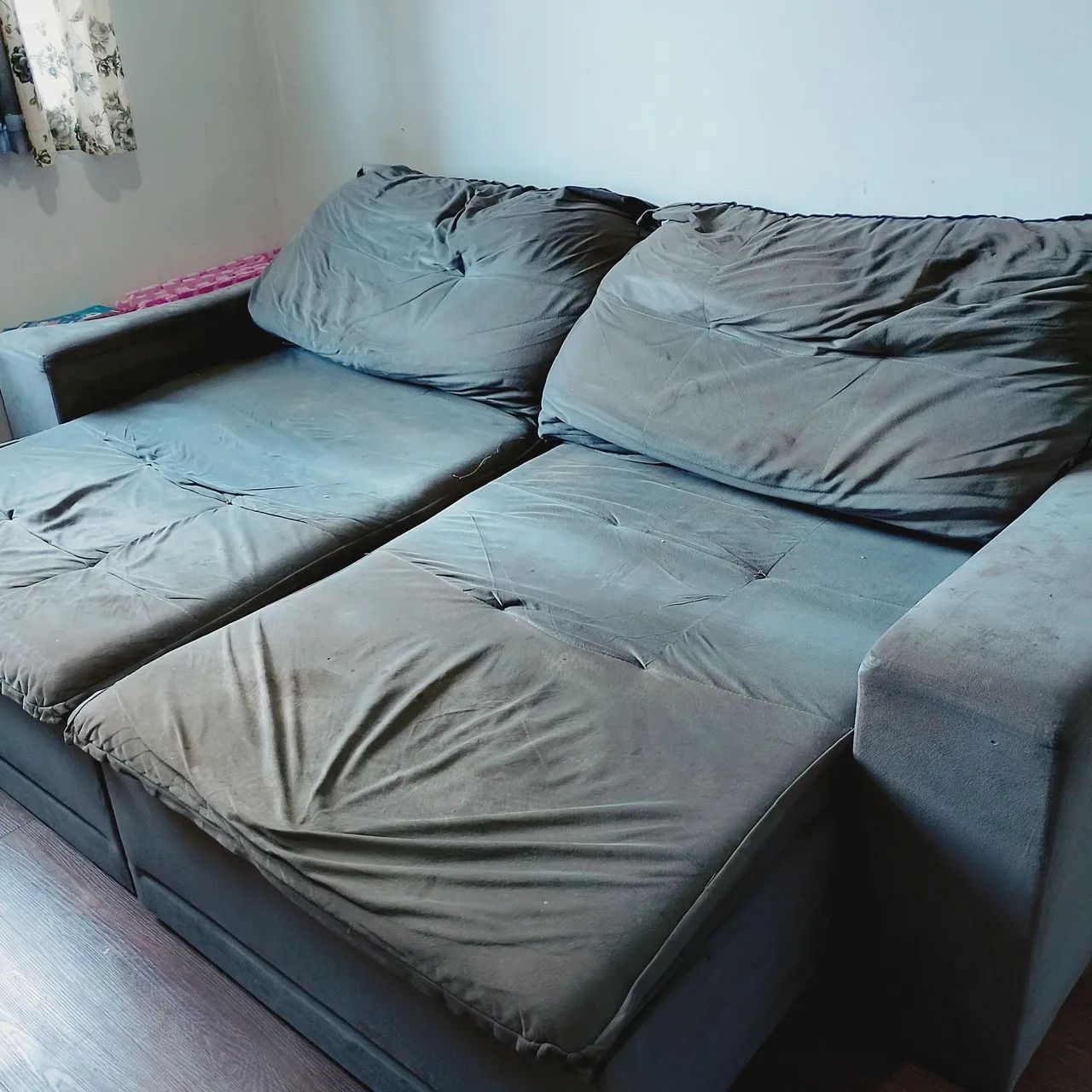 Vendo sofá 2 lugares retrátil de tecido Suede 