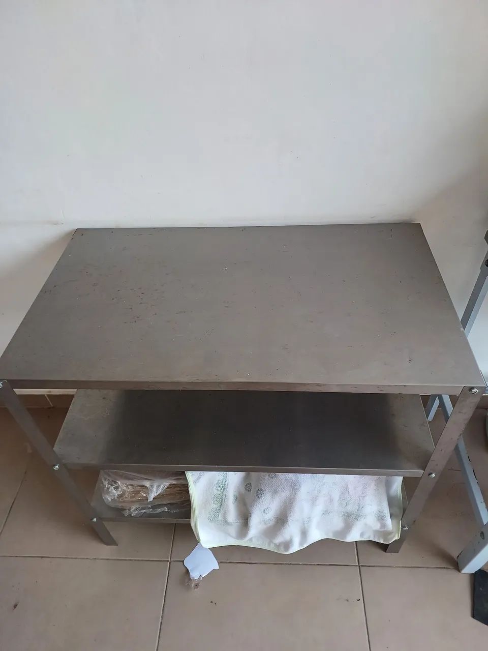 Mesa inox três prateleiras - Foto 3