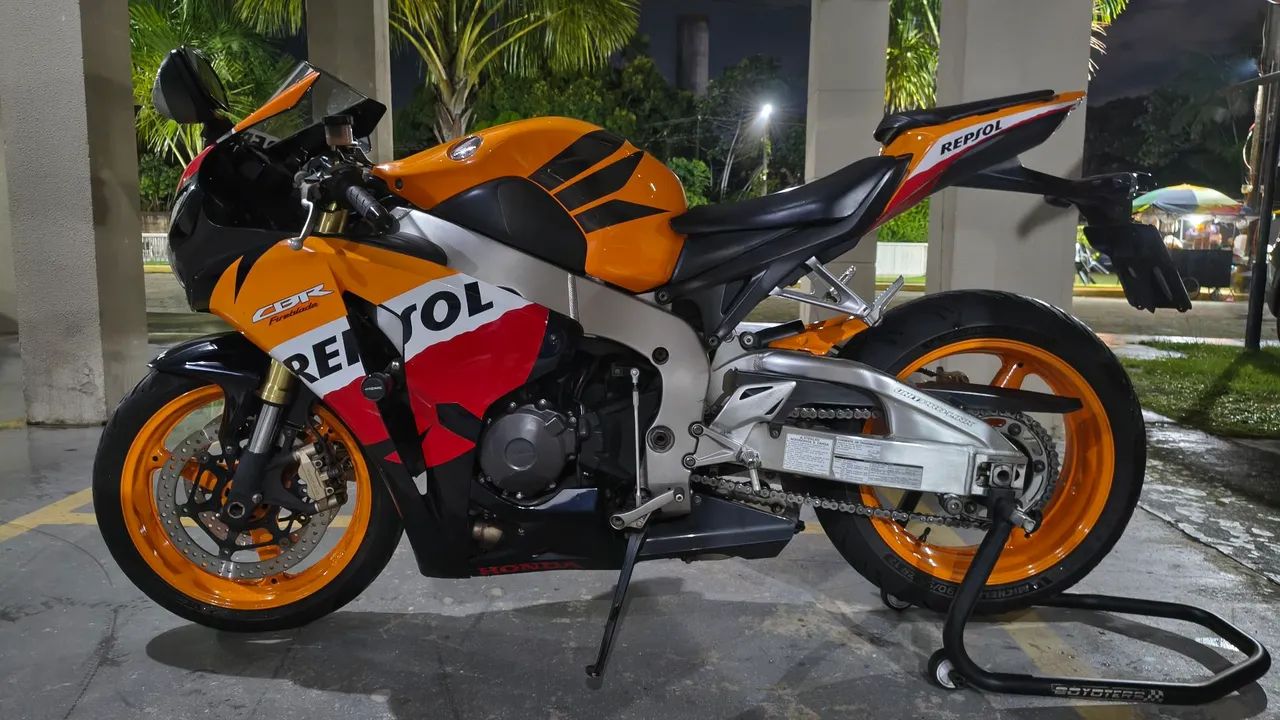 CBR 1000 Fireblade Repsol  - Foto 3