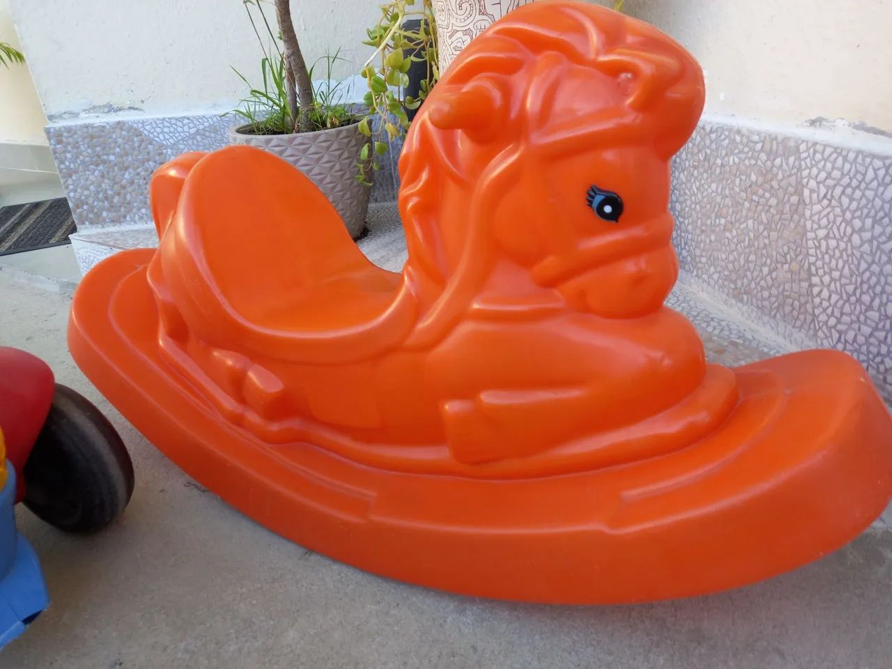 Cavalo de balanço infantil 
