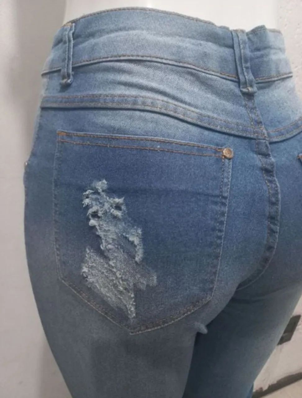 CALÇA JEANS ,NÚMERO 36 COM 116 CENTIMETRO DE COMPRIMENTO - Foto 3