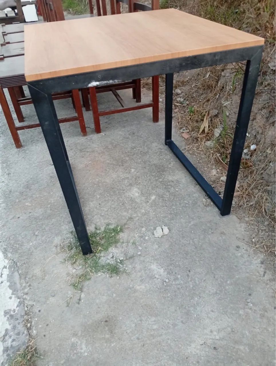 Mesa quadrada em ótimo estado  - Foto 4