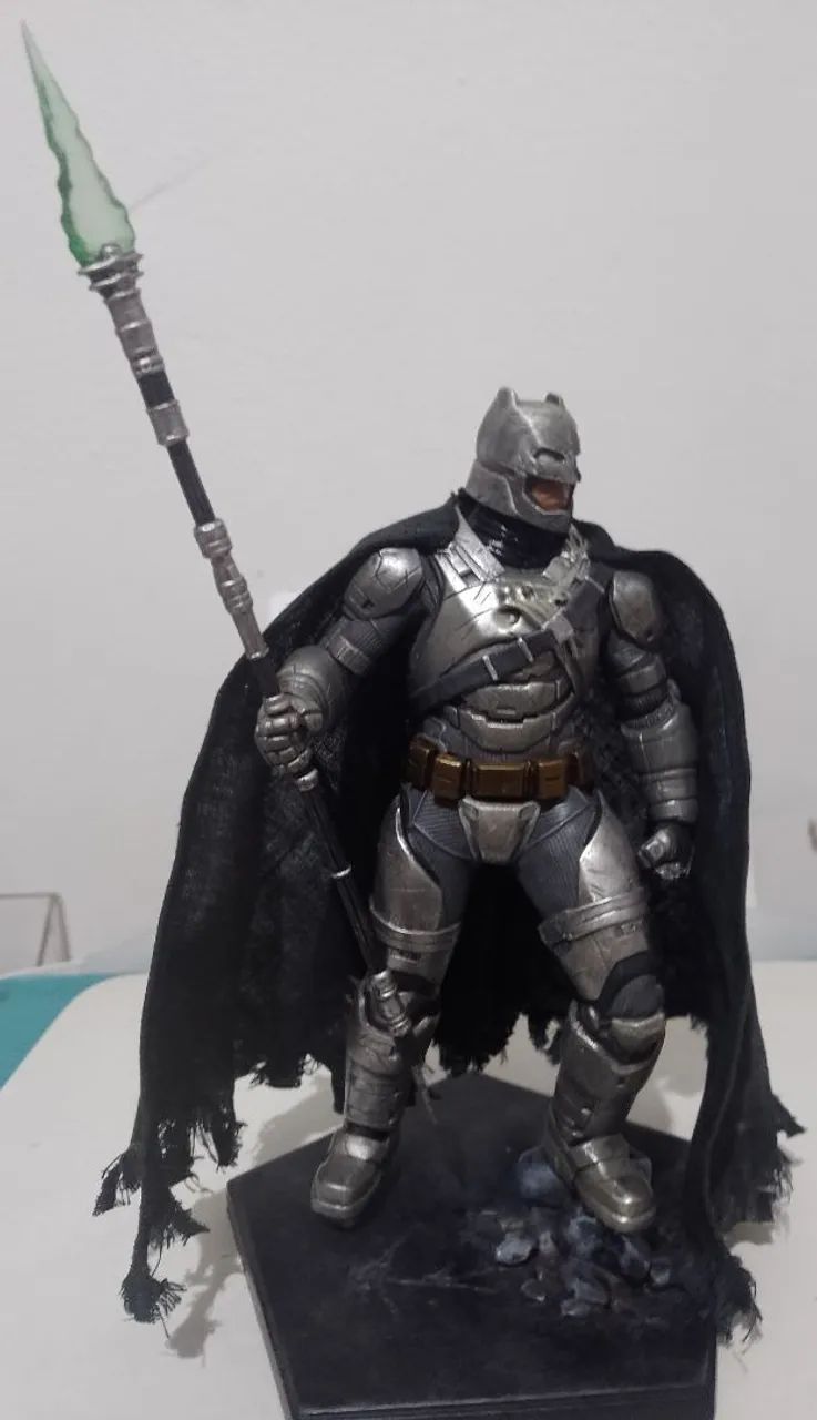 Battle Damaged Armored Batman 1/10 Art Scale Iron Studios - Foto 4