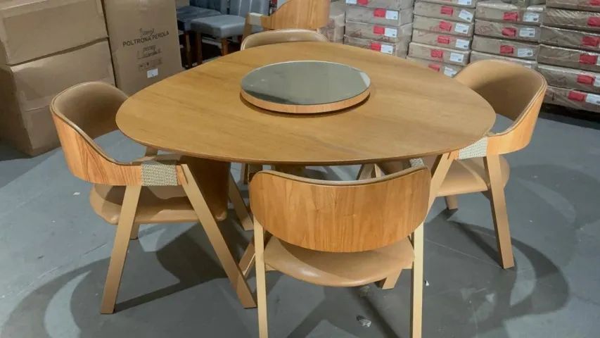 Mesa de Jantar com tampo organico e 4 cadeiras 1.35cm - Foto 3