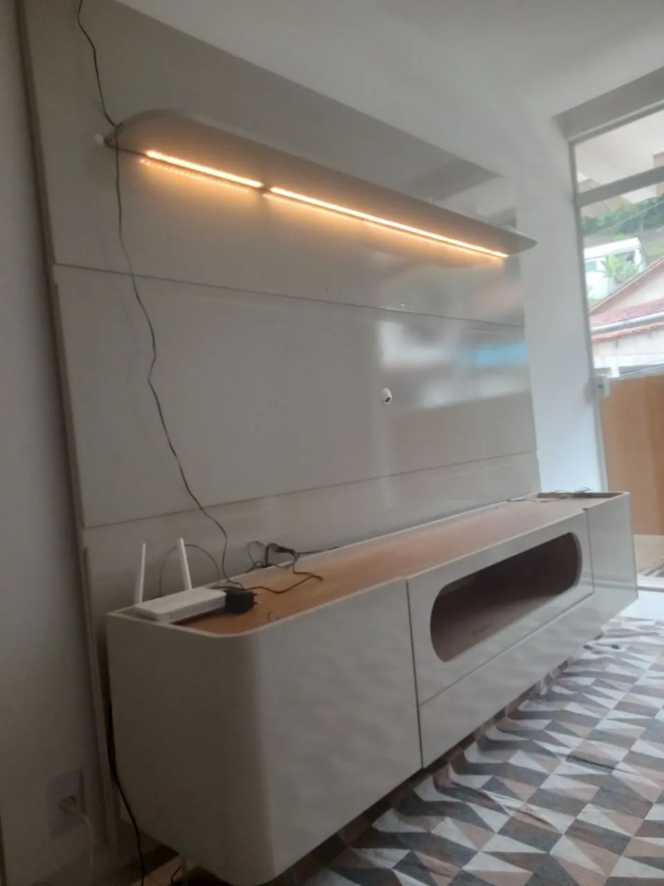 Painel com Rack Gelius com LED | Off-White e Naturale | Moderno e Sofisticado - Foto 2