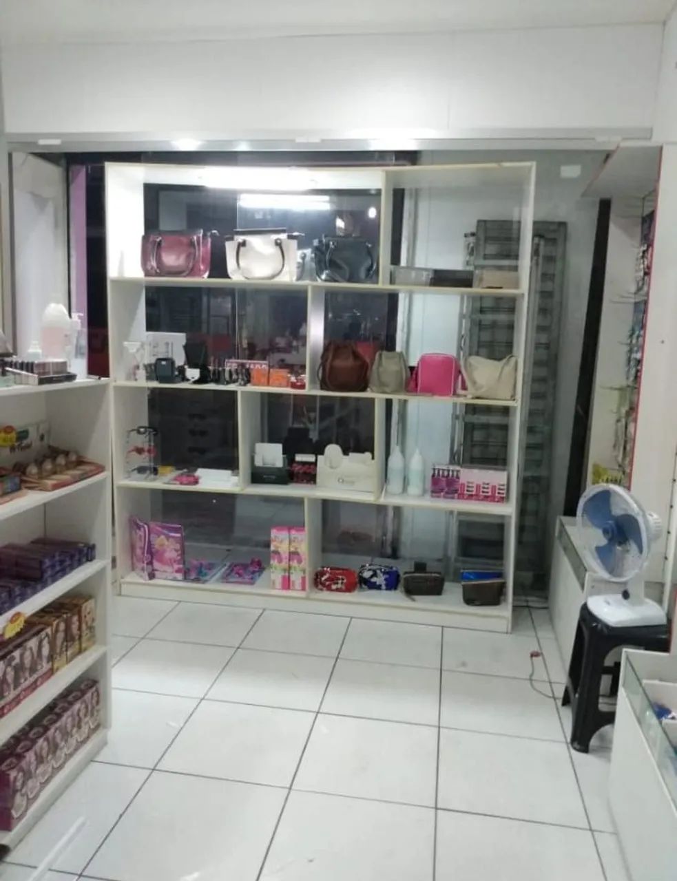 Estante vitrine para comércio 