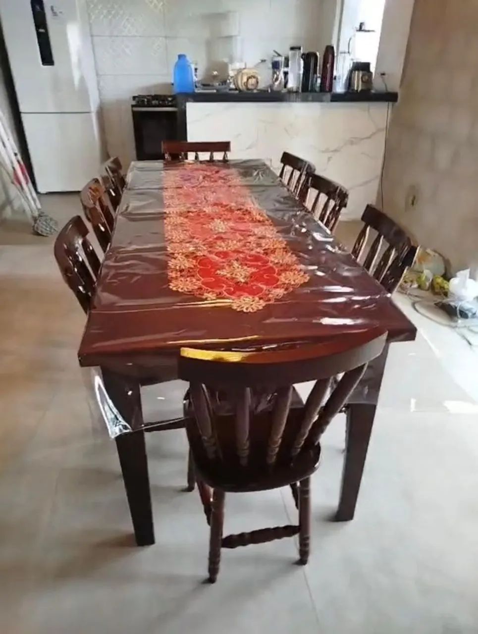 Mesa 8 cadeiras madeira 