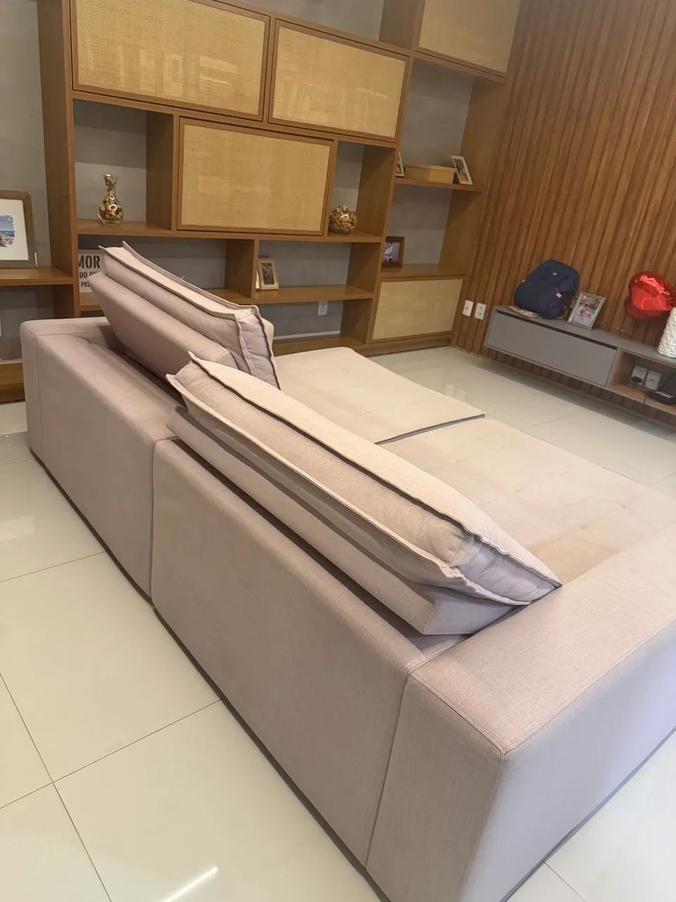 Vendo sofá retrátil 2,5m off-white - Foto 3