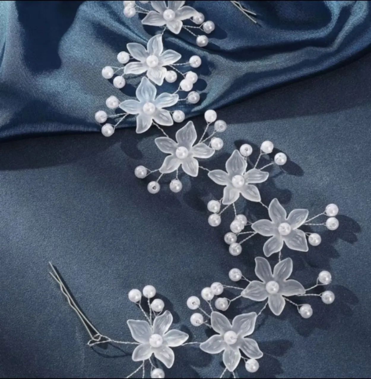 Arranjo de cabelo em flor de pérolas e strass - Foto 2