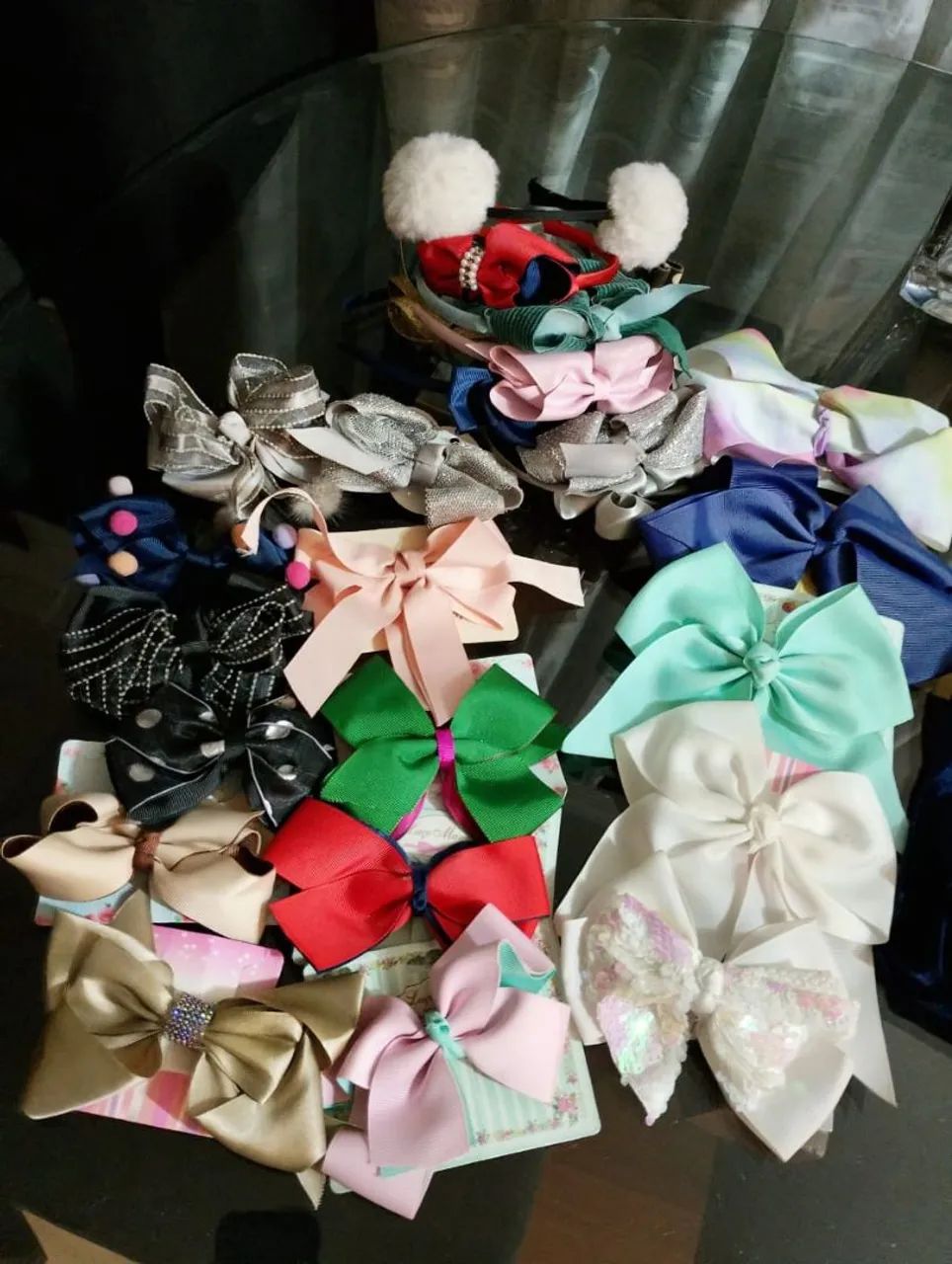 Laços de menina e tiaras 26 peças no lote