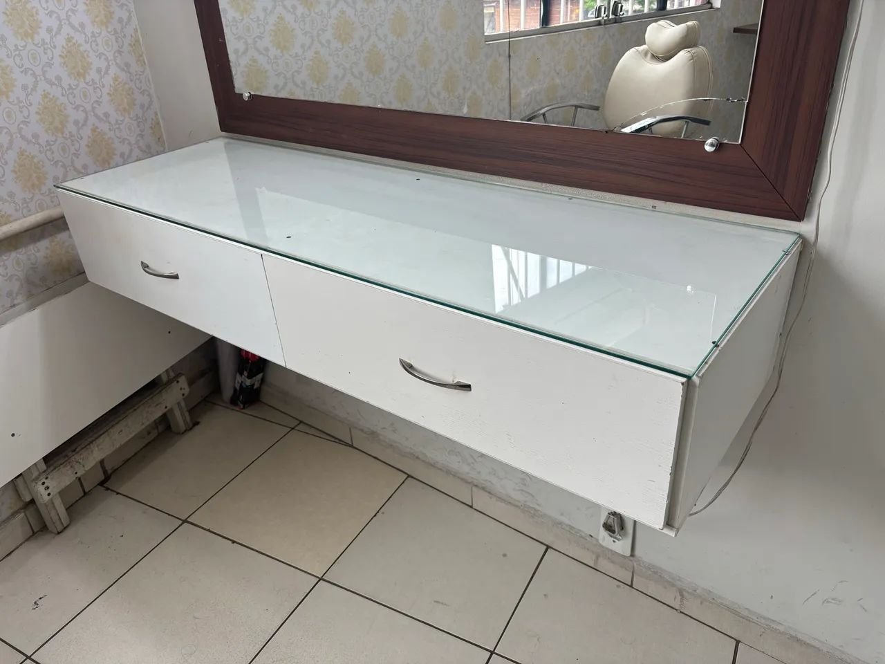 Bancada com 2 gaveta e vidro solto em cima  - Foto 2