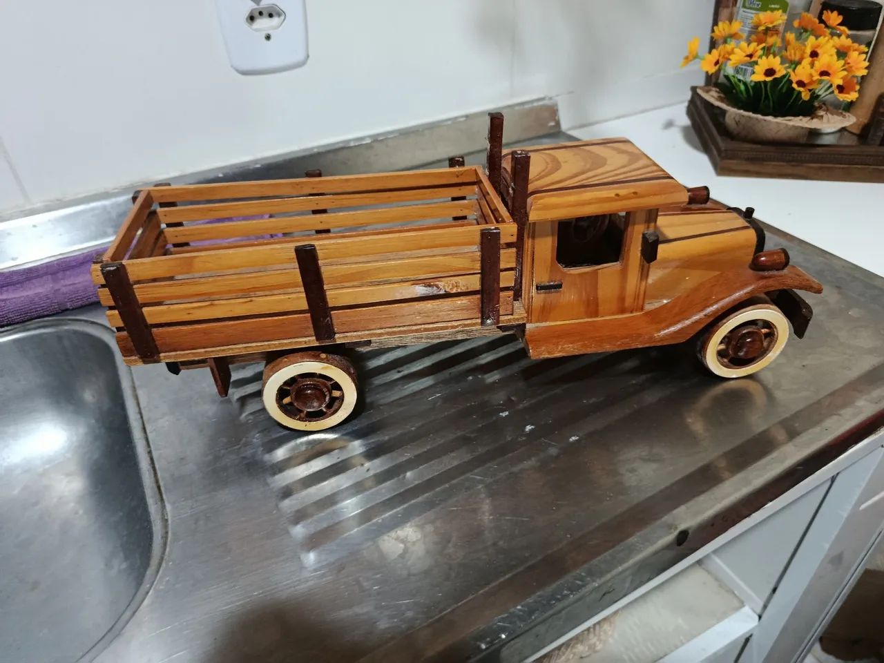 Vendo caminhão de madeira 