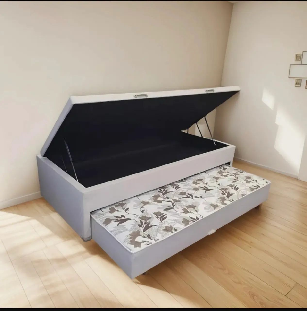 Cama solteiro + cama auxiliar + baú
