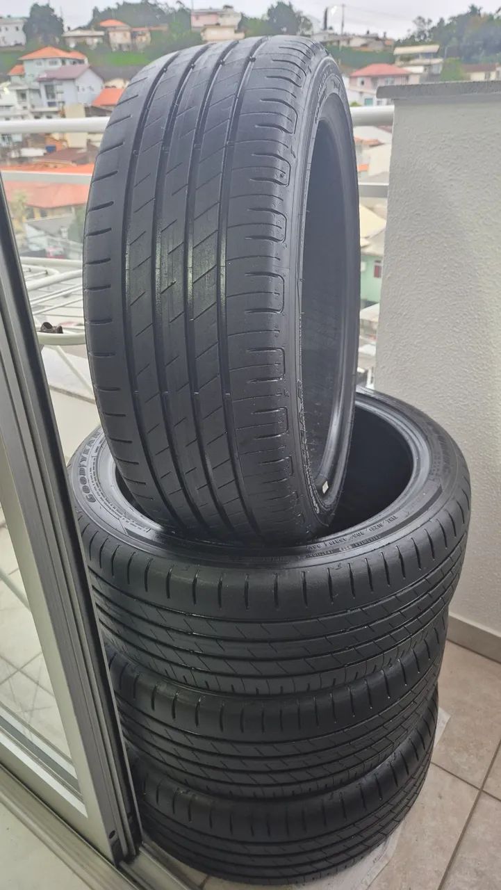 Jogo com 4 Pneus Goodyear Aro 18"