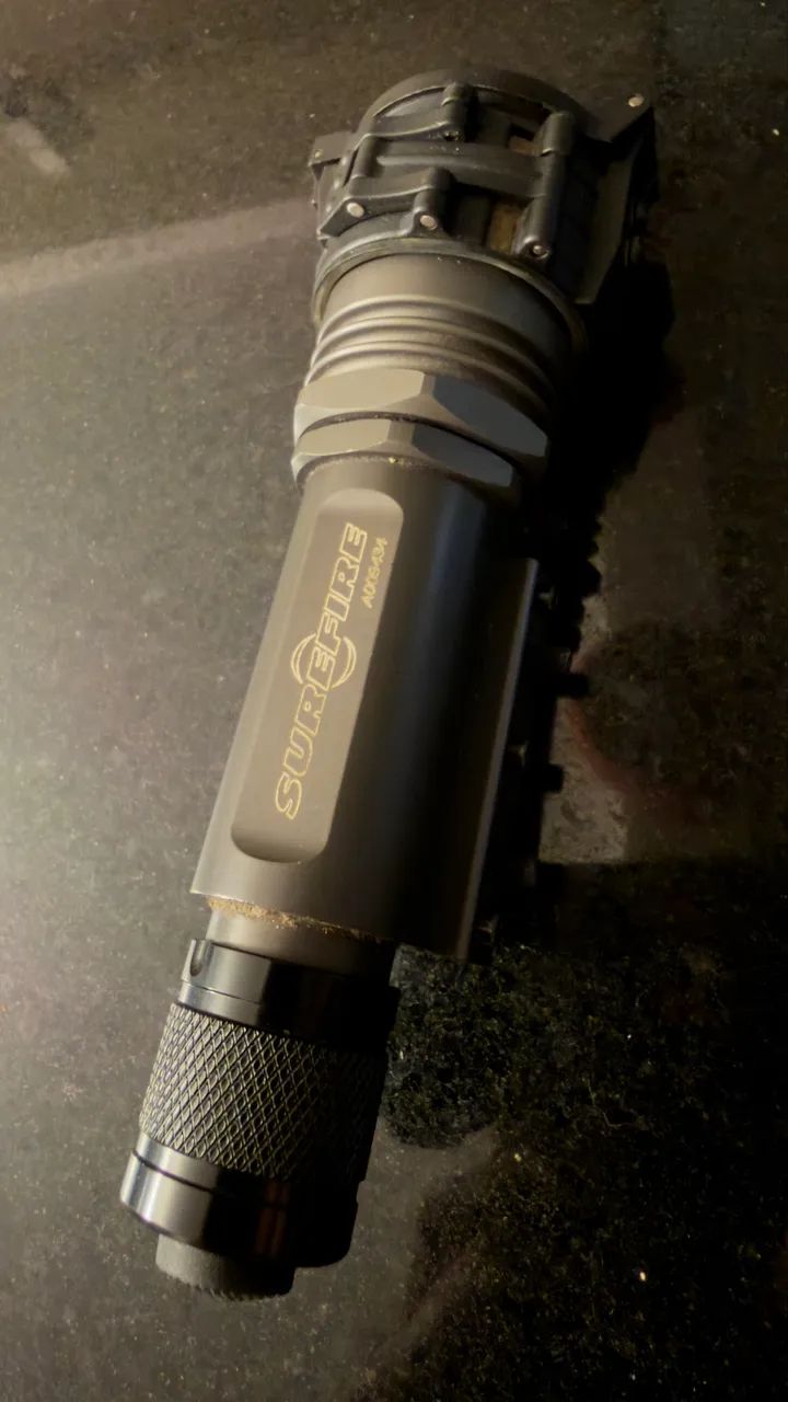 Lanterna Surefire M951 - Hobbies e coleções - Jardim Aeroporto