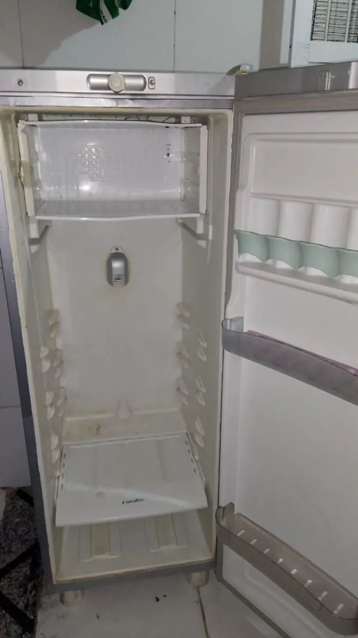 Geladeira semi nova - Foto 3