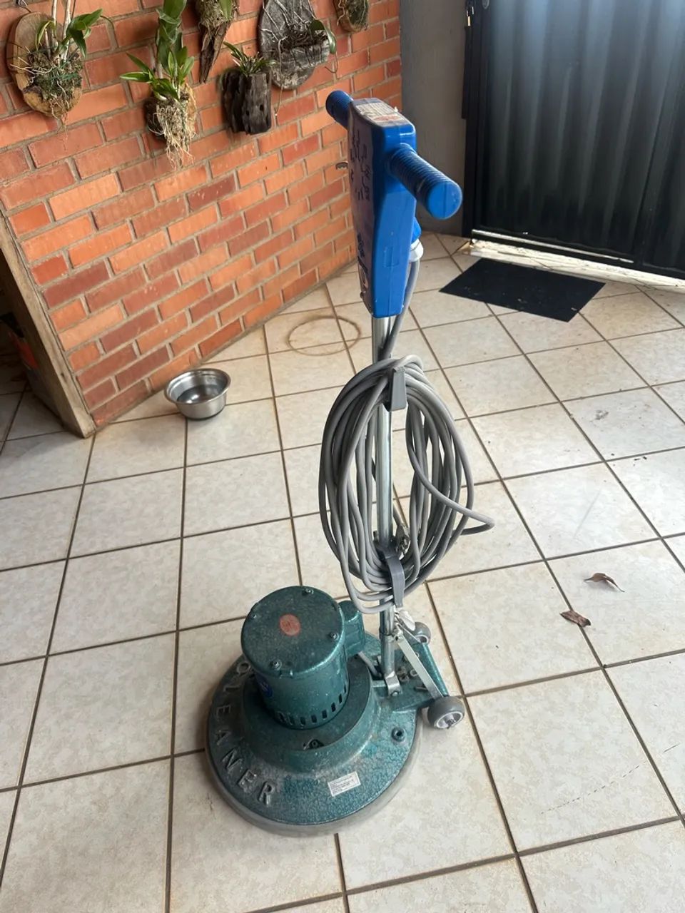 Locação Enceradeira cleaner 400